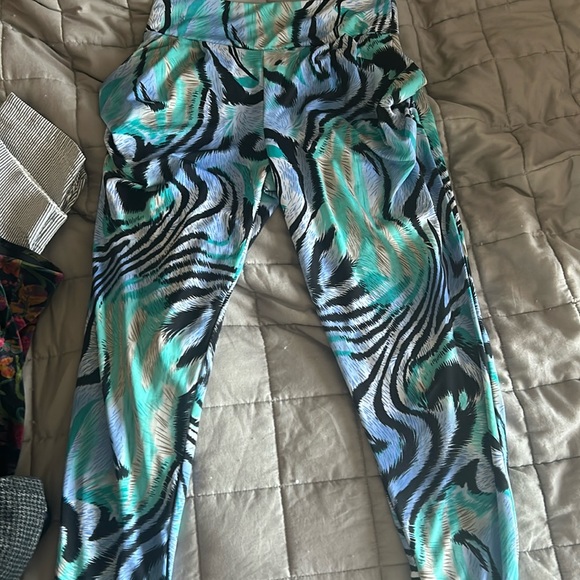 Like Brand Sheet Printed Stretch Leggings with Pleats - Medium - Picture 1 of 5